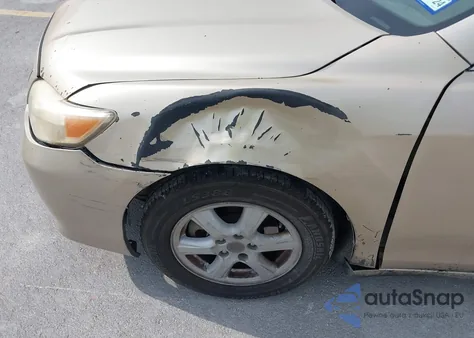 2010 Toyota Camry Le z USA, uszkodzony, nr VIN 4T4BF3EK9AR054735